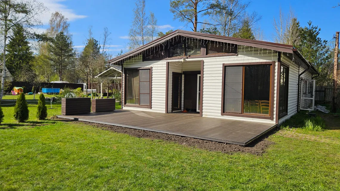 Пол из террасной доски: где можно использовать 